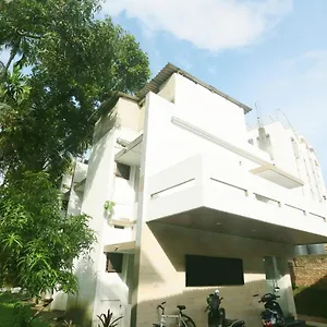 Oyo 42127 Thomsun Garden Hotel