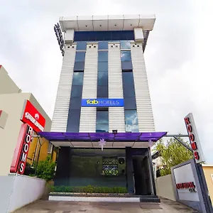 Fabhotel Qube - 800m From Ernakulam Junction South Railway Station Hotel